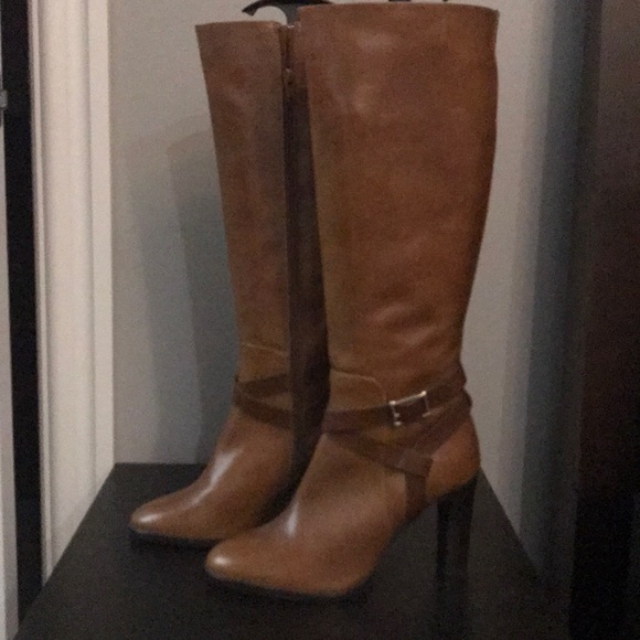 Booths - Picture 4 of 4